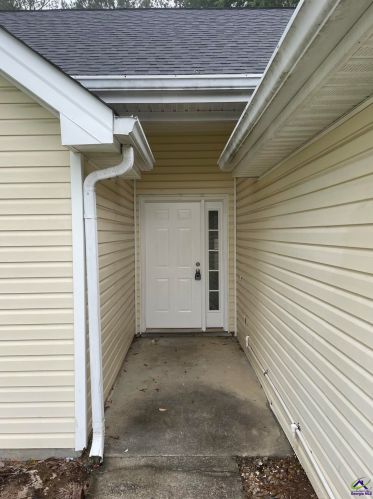 748 Gateway Dr, Bonaire, GA 31005-3316
