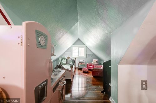 541 Gotzian St, Saint Paul MN  55106-5333 exterior