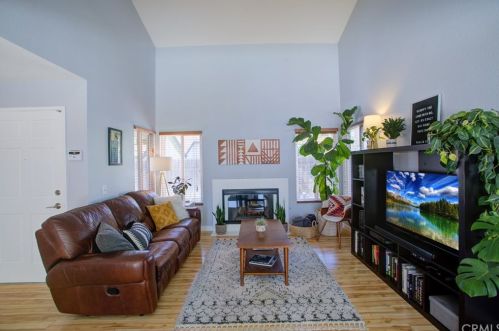 3071 Wicklow Dr, Riverside CA  92503-5806 exterior
