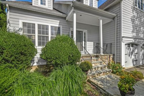 15 New Canaan Way, Norwalk, CT 06850-1443