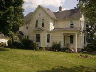 402 Seward St, Winnebago, IL 61088-9672
