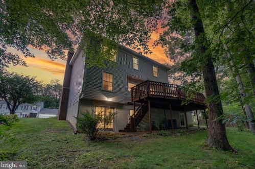 5835 Oakland Park Dr, Springfield VA  22015-2438 exterior