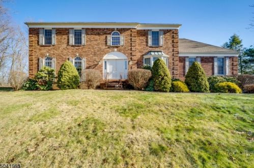 12 Mica Dr, Kinnelon, NJ 07405-2717