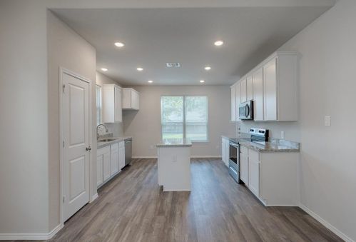 16 Big Lake Cir, Huntsville, TX 77320-1774
