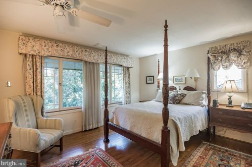 221 Elm Ave, Tavistock NJ 08033-2538 exterior