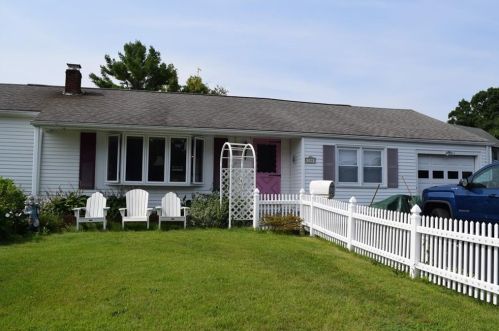 100 Pier Rd, South Kingstown, RI 02882-3523