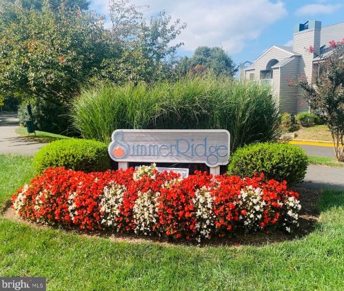 11707 Summerchase Cir, Herndon, VA 20194-1129