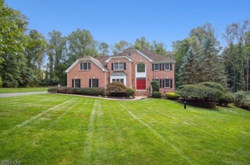 9 Cromwell Dr, Chester, NJ 07930-2153