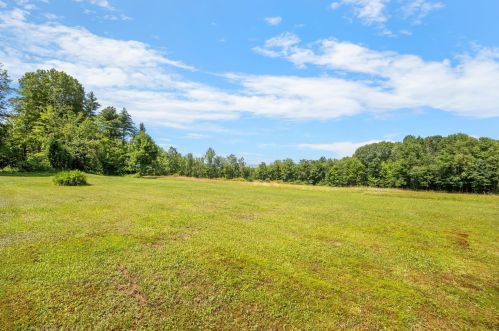 47 Gilmanton Rd, Barnstead, NH 03218-3180