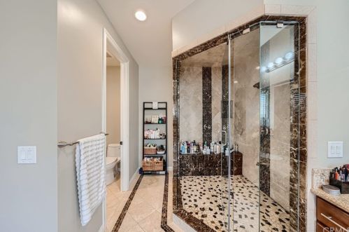 1814 Main St, Huntington Beach CA  92648-2725 exterior