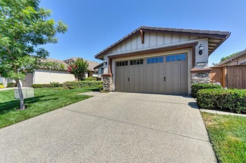 7450 Chatsworth Cir, Elk Grove, CA 95757-5104