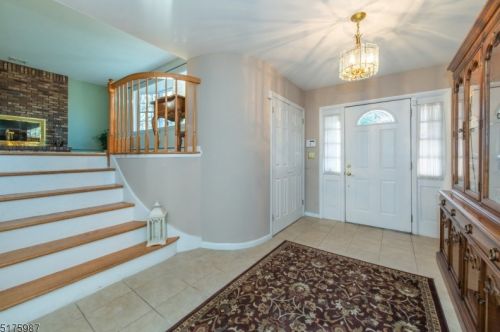 18 Stony Hill Ct, Kinnelon, NJ 07405-1936