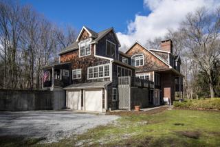 44 Spring St, Chester, CT 06412-1334