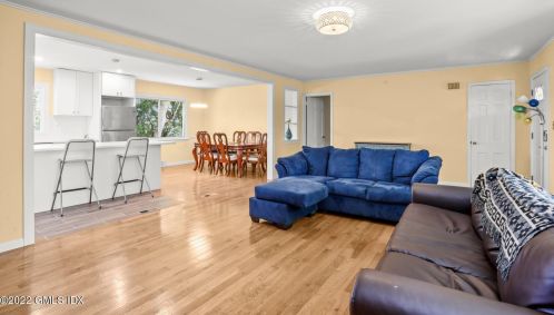 7 Pilgrim Dr, Greenwich CT  06831-4925 exterior