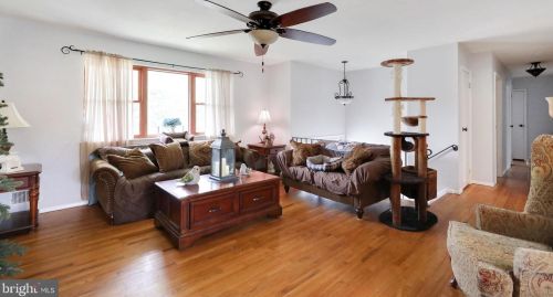 4 Periwinkle Ln, Trenton, NJ 08619-1910