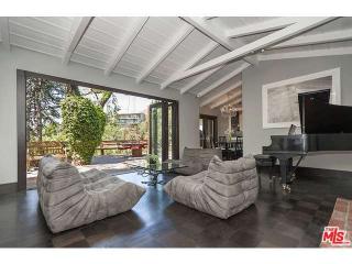 6464 Bryn Mawr Dr, Los Angeles CA  90068-2811 exterior