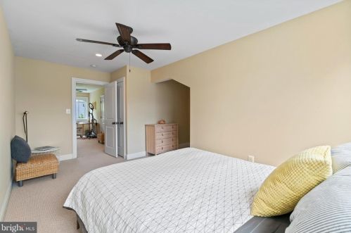 8916 Ct Way, Silver Spring MD 20910-2276 exterior