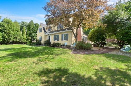 41 Oak St, Westerly, RI 02891-1739