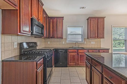 7969 Hawks Nest Trl, Lithia Springs, GA 30122-7821