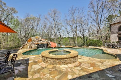 360 Cameron Ridge Dr, Atlanta GA  30328-4710 exterior