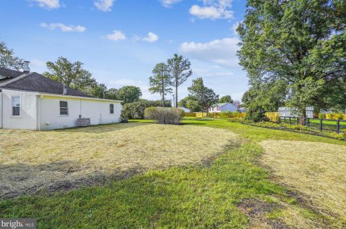 8592 Clifton St, Marshall VA  20115-3220 exterior