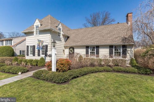 359 Hickory Ln, Tavistock, NJ 08033-3813
