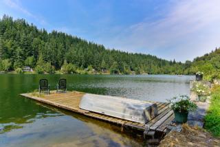 1853 Sleepy Hollow Ln, Bellingham, WA 98226-8627
