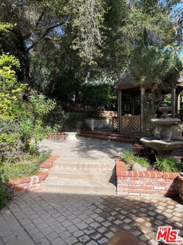 3041 Chevy Chase Dr, Glendale CA  91205-4805 exterior
