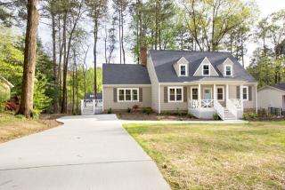1313 Kimberly Dr, Raleigh, NC 27609-5507