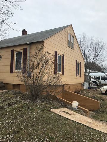 300 Cedar St, Stover, MO 65078-0965