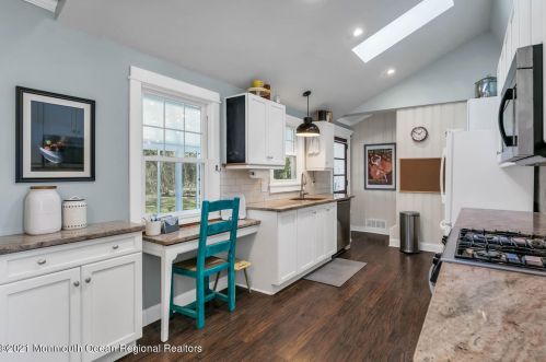 4 Marvin Rd, Middletown NJ 07748-2814 exterior