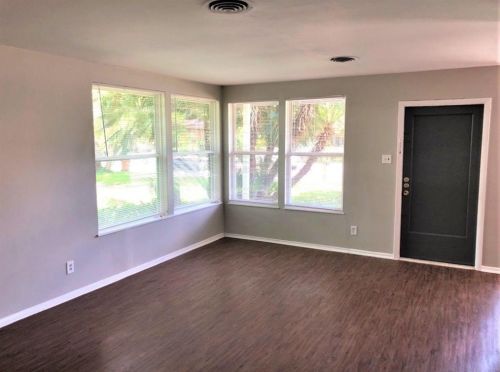 6209 Dorchester Dr, Austin TX  78723-2031 exterior