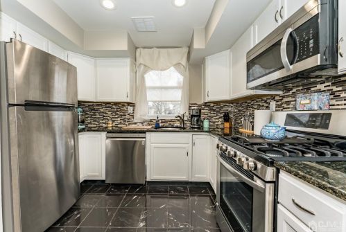 3 Florida Grove Rd, Keasbey, NJ 08832-1107