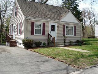 73 Hemlock Ave, Cranston, RI 02910-5542