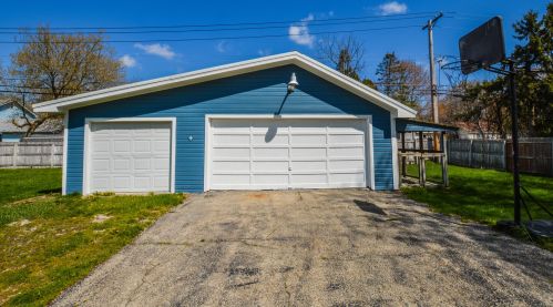 10218 Mawman Ave, Waukegan, IL 60087-2478