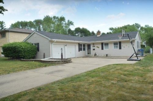 521 Hickory Dr, Itasca, IL 60143-1652