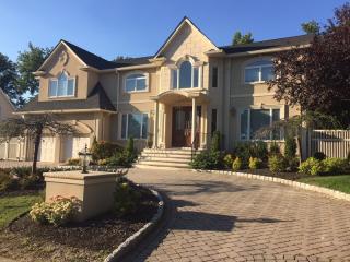 8 Verkade Dr, Wayne, NJ 07470-8214