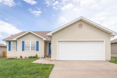 1401 Berrywood Dr, Lebanon, MO 65536-7204