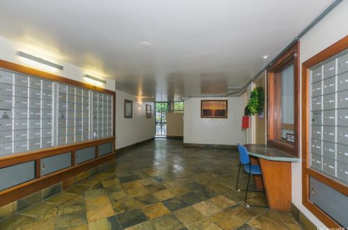 555 University Ave, Honolulu HI  96826-5003 exterior