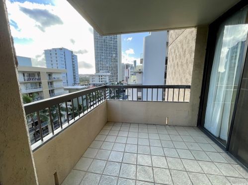 2215 Aloha Dr, Honolulu HI  96815-2839 exterior