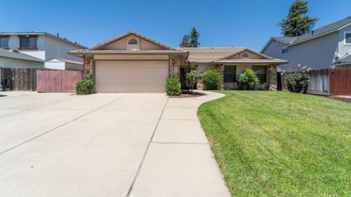 1671 Davis St, Ripon, CA 95366-3603