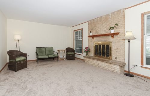 258 El Paso Ln, Carol Stream IL  60188-1737 exterior