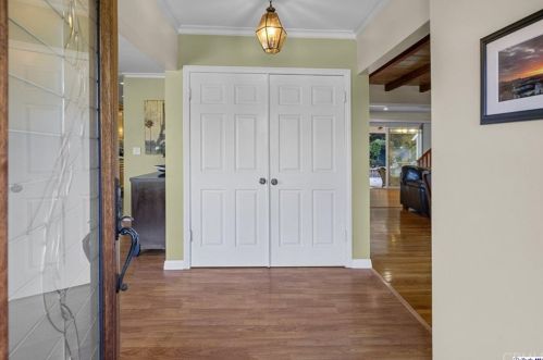 1048 Eilinita Ave, Glendale CA  91208-1130 exterior