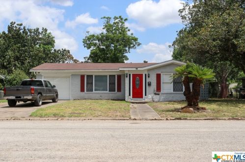 2302 Mistletoe Ave, Victoria, TX 77901-3571