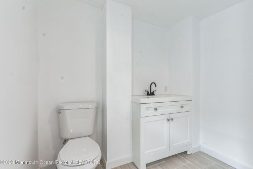 1102 Asbury Ave, Tinton Falls NJ 07712-5727 exterior