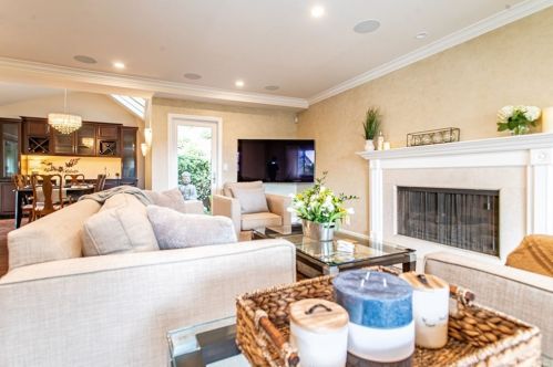 2010 Buckingham Pl, Glendale CA  91206-1401 exterior