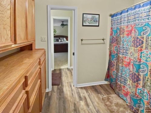 221 Pecan Est Rd, Angleton TX 77515-8463 exterior