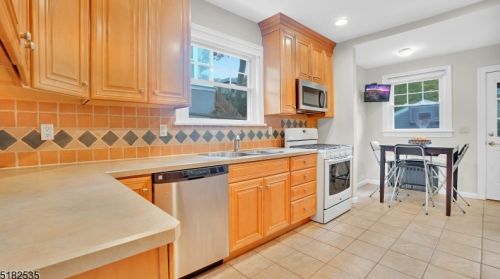 18 Pierson Rd, Maplewood NJ 07040-3409 exterior