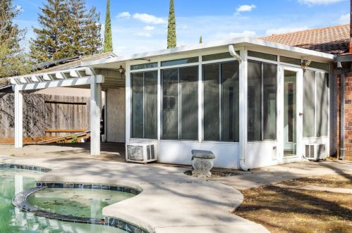 8716 Lodestone Cir, Elk Grove CA  95624-2520 exterior