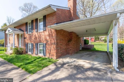 4504 Willet Dr, Annandale, VA 22003-3943